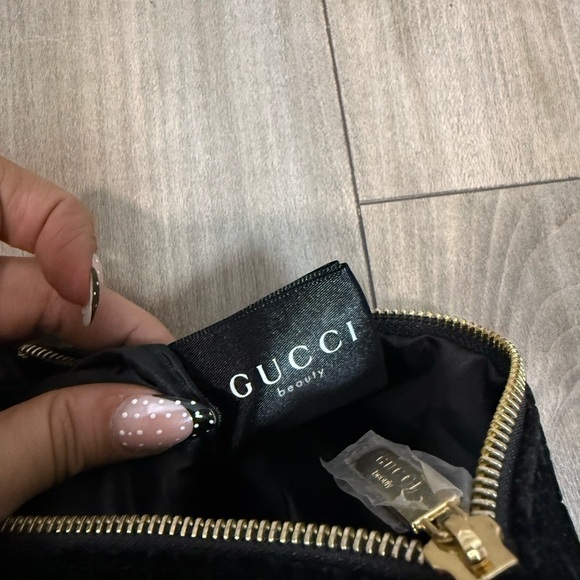 NWT Gucci Beauty velvet monogram pouch black - Picture 5 of 6